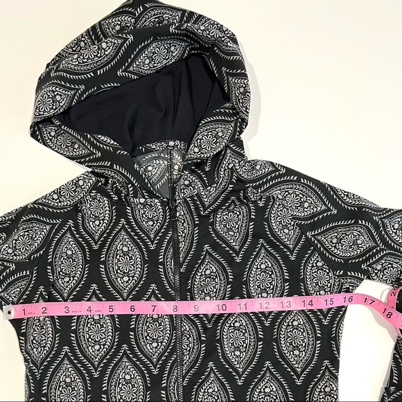 Carve Designs Hoodie Zip Jacket, Women’s XS, Black/White Pattern - Picture 5 of 11